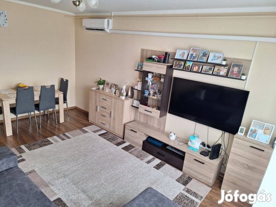 Eladó belvárosi felújított lakás