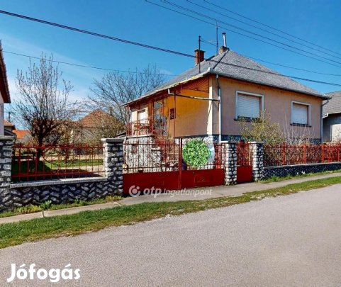 Eladó belvárosi háromszobás ház, Edelény