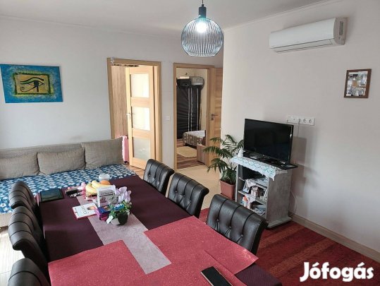 Eladó belvárosi lakás bérlővel befektetés