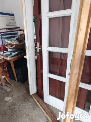 Eladó bontott fa bejárati ajtó tokkal együtt.