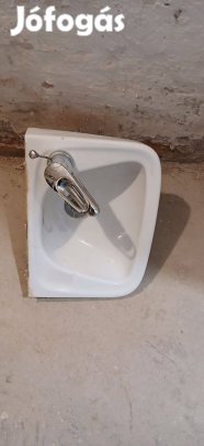 Eladó bontott fürdőszobai mosdó csapteleppel