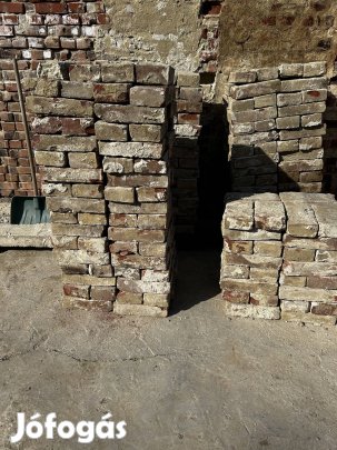 Eladó bontott nagyméretű tégla