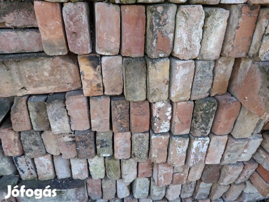 Eladó bontott tégla Szolnokon.