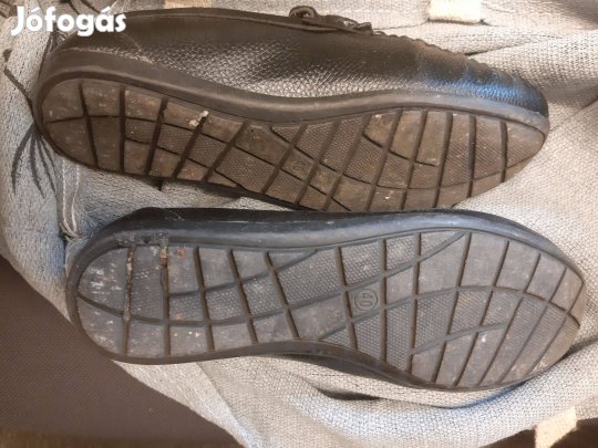 Eladó bőr mokaszin 40-es méretben