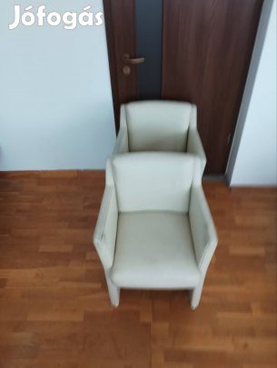 Eladó bőrfotel 