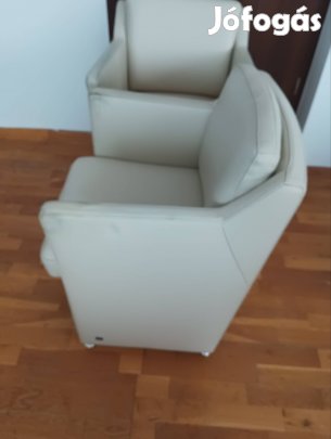 Eladó bőrfotel 