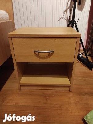 Eladó bükk éjjeli szekrény 