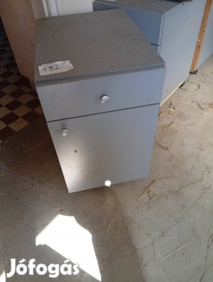 Eladó bútorok, székek,asztalok,komódok 