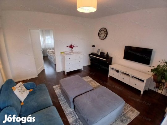 Eladó ceglédi 83 m2 tégla lakás.