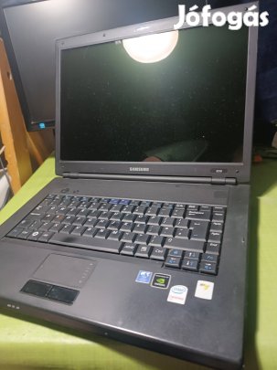 Eladó címben szereplő Samsung laptop.