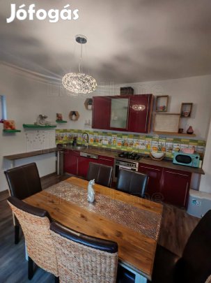 Eladó családi Ház Hévíz kertvárosi részén