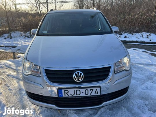 Eladó családi autónk!