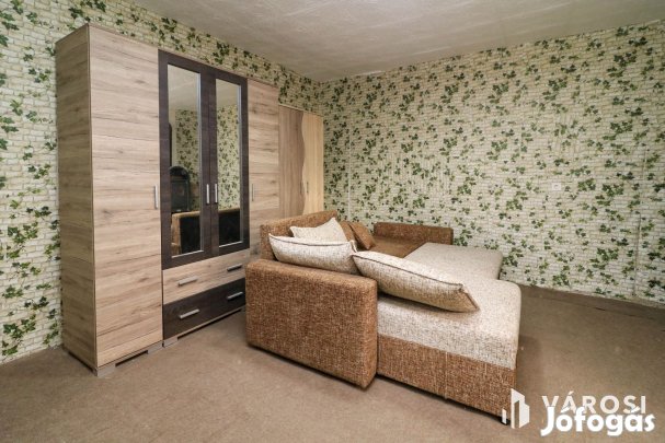 Eladó családi ház Abony csendes részén