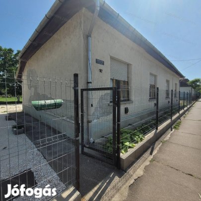 Eladó családi ház Alattyán központjában