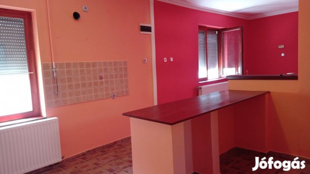 Eladó családi ház Attala