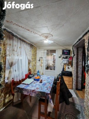 Eladó családi ház Baja, Csendes nyugodt utca