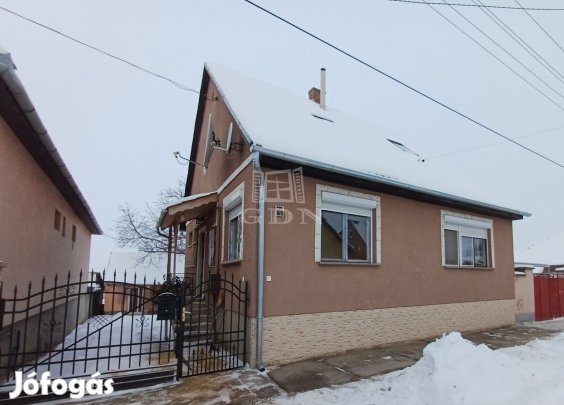 Eladó családi ház Baja, Kákony utca