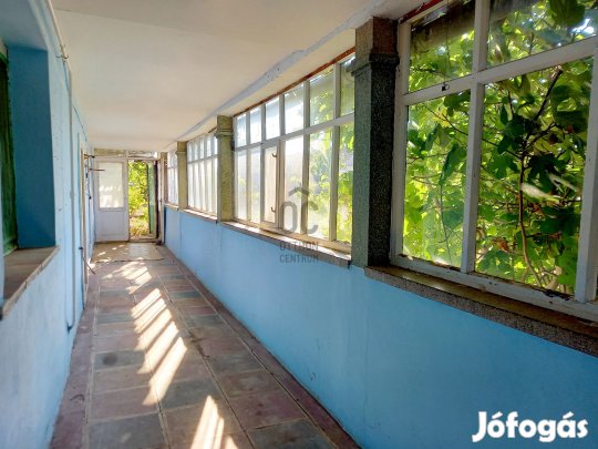 Eladó családi ház Baján, csendes falusias környezetben!