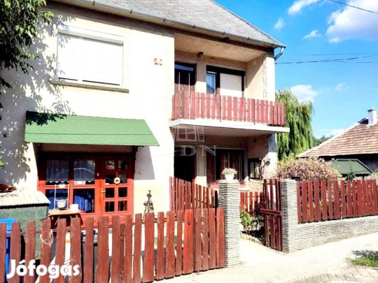 Eladó családi ház Bakonynána, Nyugodt, csendes utca