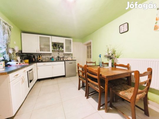 Eladó családi ház Baksán  nyugodt, barátságos környezetben.