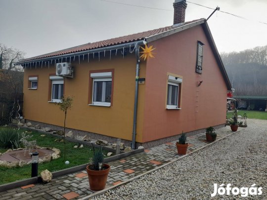 Eladó családi ház Balatonkeresztúron