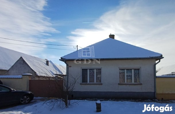 Eladó családi ház Bátmonostor, Csendes, nyugodt utca
