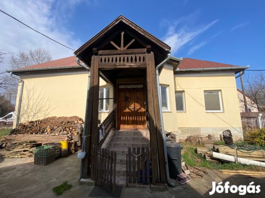 Eladó családi ház Berettyóújfalu csendes, mégis frekventált részén!