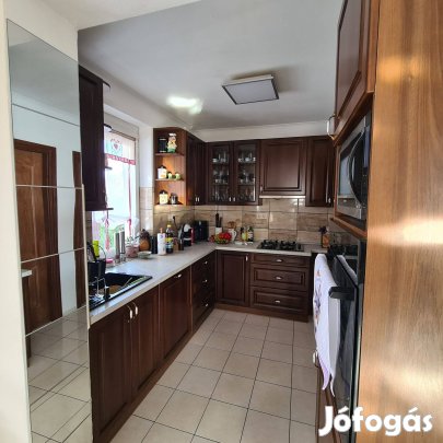 Eladó családi ház Bezin ! Kizárólag irodánkban !