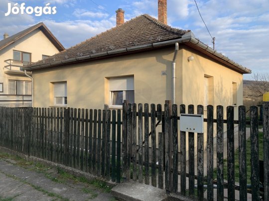 Eladó családi ház Biatorbágy csendes részén, hatalmas telekkel és örök