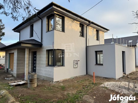 Eladó családi ház Budapest XVI. kerület, Újszász utca