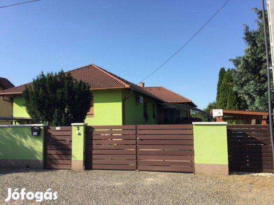 Eladó családi ház Domonyban