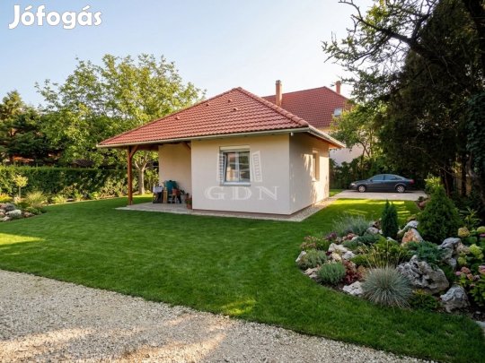 Eladó családi ház Dunakeszi, Frekventált részen