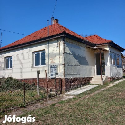 Eladó családi ház Ecsegen
