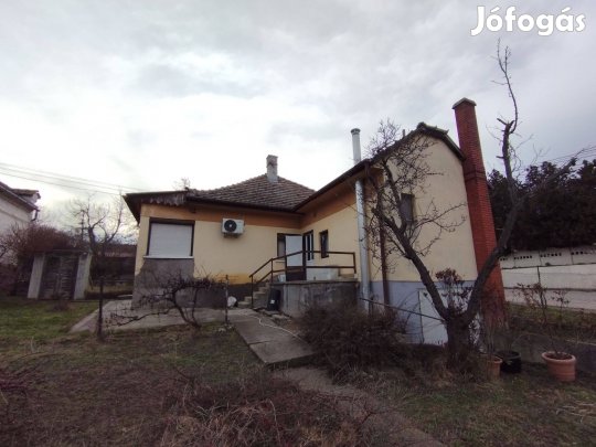 Eladó családi ház Enyingen