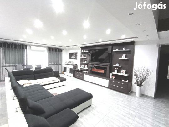 Eladó családi ház Érd, Fenyves-parkváros