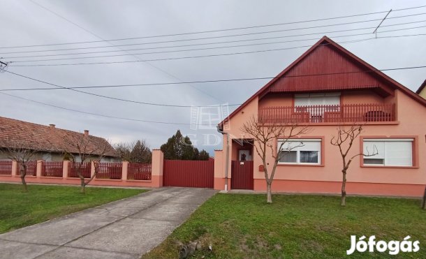 Eladó családi ház Érsekcsanád, Érsekcsanád