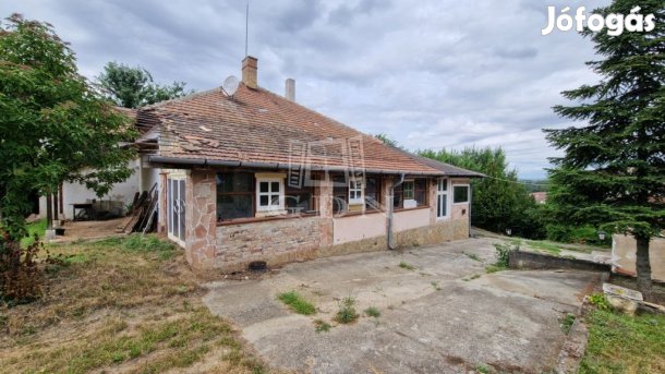 Eladó családi ház Galgahévíz, Galgahévíz panorámás részén