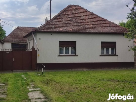 Eladó családi ház Garán