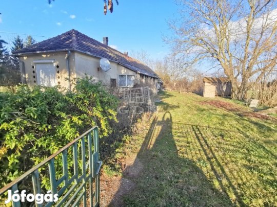 Eladó családi ház Hahót, Tégla ház, garázs, melléképület!