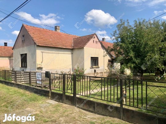 Eladó családi ház Iklódbőrdöcén!