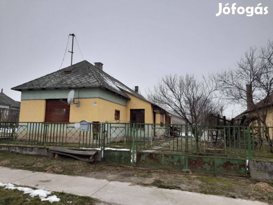 Eladó családi ház Kálmáncsán