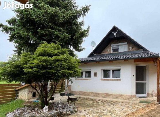 Eladó családi ház Kaposvár-Toponáron, a Deseda-tó közelében