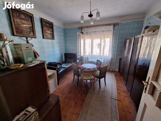 Eladó családi ház Kaposváron, a belváros közelében panorámás telekkel