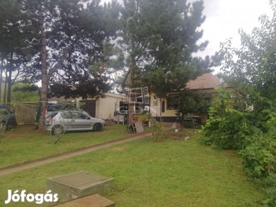 Eladó családi ház Kerepes, Kerepes központi, csendes részén