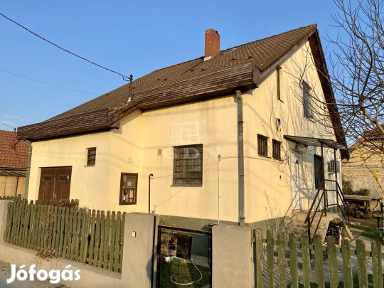 Eladó családi ház Kiskunlacháza, Arany János utca