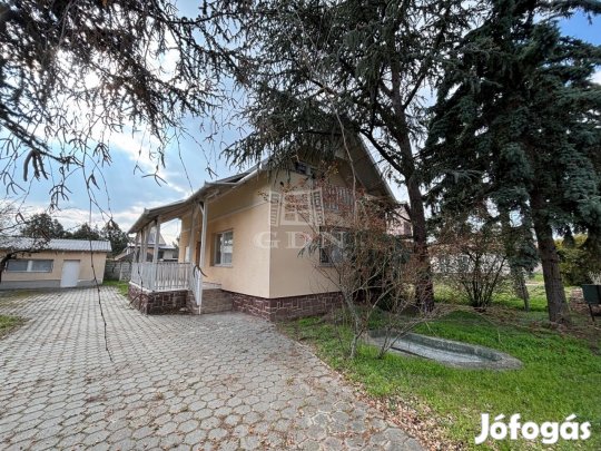 Eladó családi ház Komárom, Pálffy Miklós utca