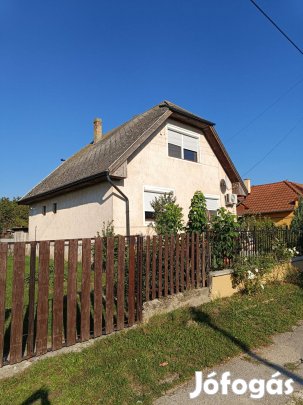 Eladó családi ház Koroncón !