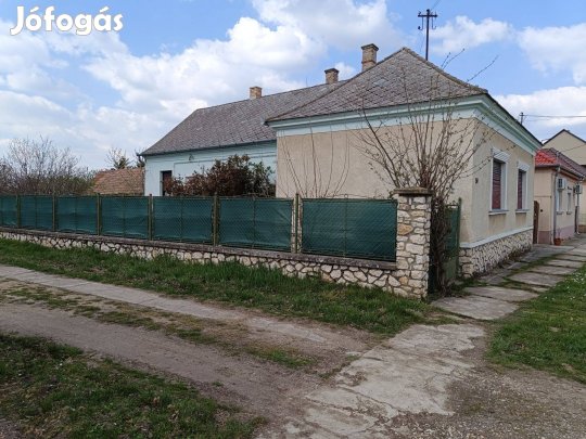 Eladó családi ház Marcaltőn !