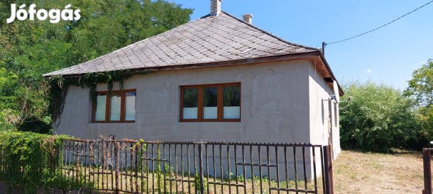 Eladó családi ház Márokpapiban,