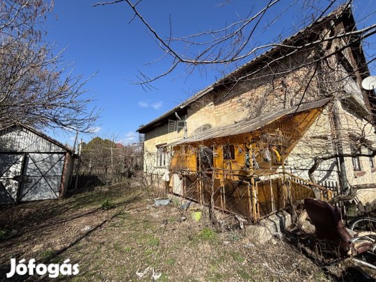 Eladó családi ház Monorierdő, Felújítandó tégla családi ház